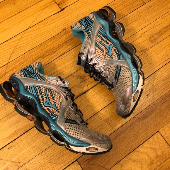 mizuno wave creation brown